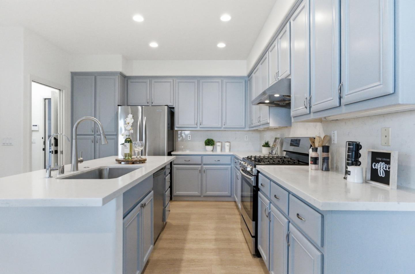 Detail Gallery Image 8 of 44 For 5871 Carmel Way, Union City,  CA 94587 - 4 Beds | 2/1 Baths