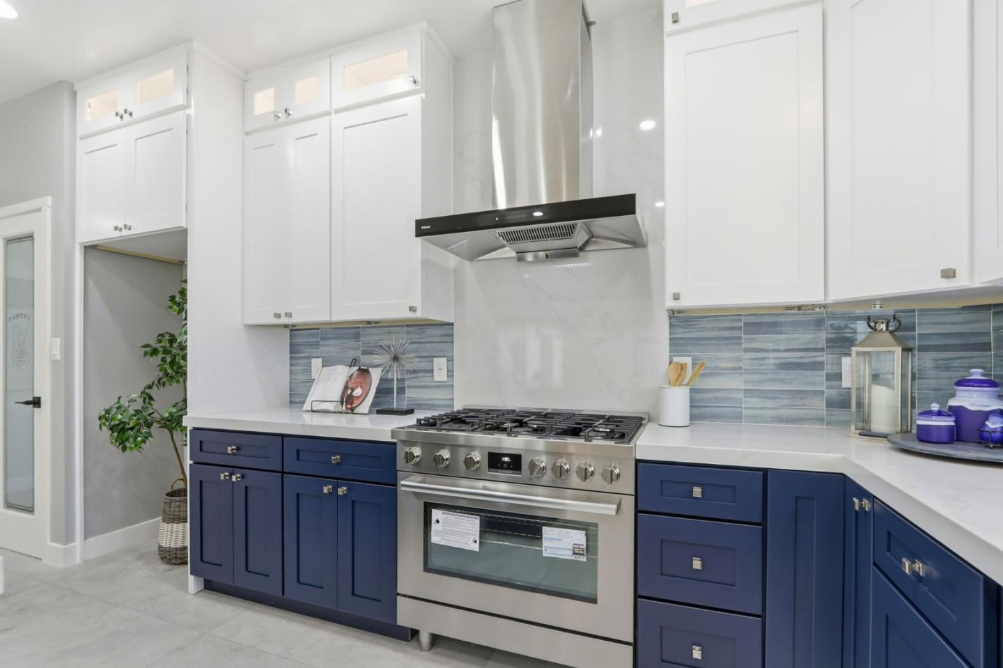 Detail Gallery Image 11 of 36 For 2121 Francis Ave, Santa Clara,  CA 95051 - 4 Beds | 3 Baths