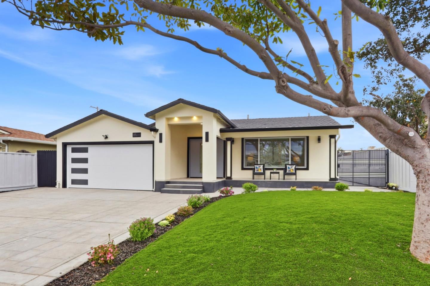 Detail Gallery Image 2 of 36 For 2121 Francis Ave, Santa Clara,  CA 95051 - 4 Beds | 3 Baths