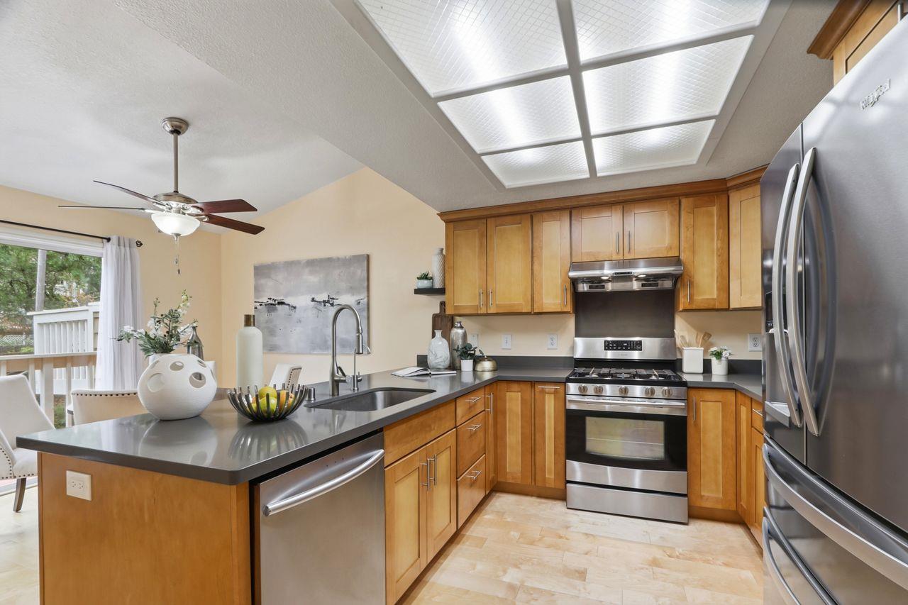 Detail Gallery Image 14 of 56 For 1212 Shelby Creek Ln, San Jose,  CA 95120 - 4 Beds | 2/1 Baths