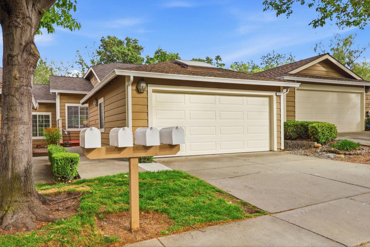 Detail Gallery Image 4 of 56 For 1212 Shelby Creek Ln, San Jose,  CA 95120 - 4 Beds | 2/1 Baths