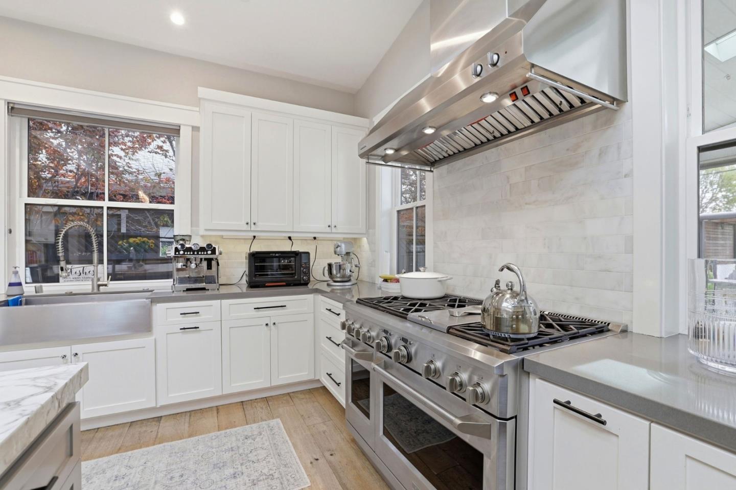 Detail Gallery Image 14 of 59 For 1542 Edgewood Way, San Jose,  CA 95125 - 5 Beds | 4 Baths