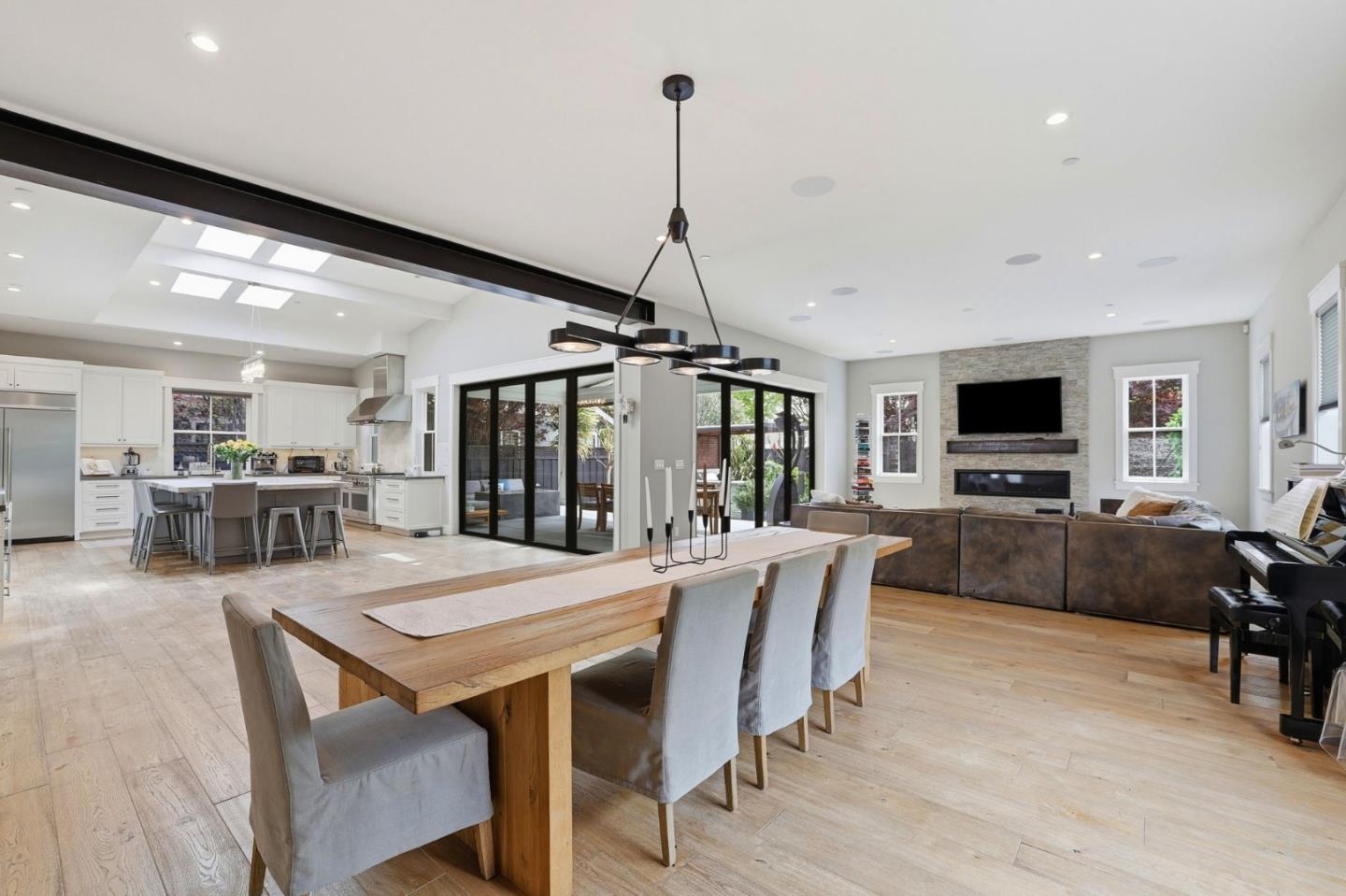 Detail Gallery Image 18 of 59 For 1542 Edgewood Way, San Jose,  CA 95125 - 5 Beds | 4 Baths