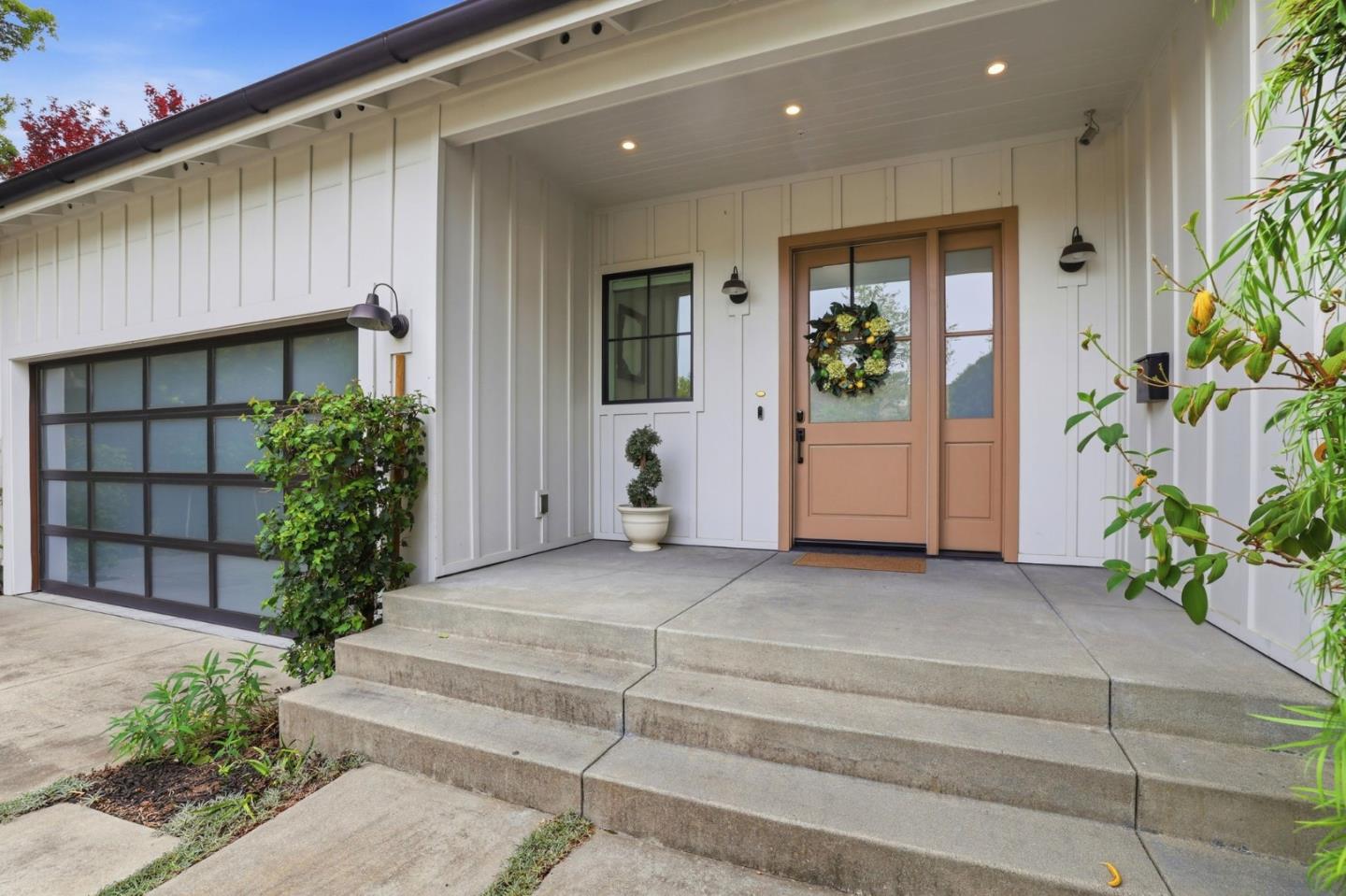 Detail Gallery Image 4 of 59 For 1542 Edgewood Way, San Jose,  CA 95125 - 5 Beds | 4 Baths