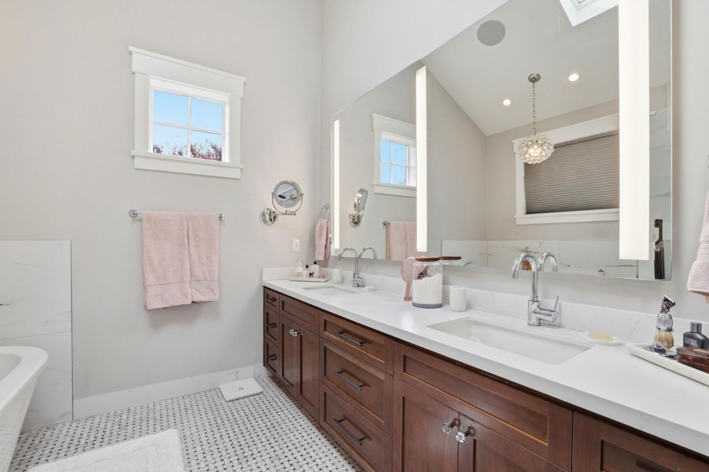 Detail Gallery Image 41 of 59 For 1542 Edgewood Way, San Jose,  CA 95125 - 5 Beds | 4 Baths