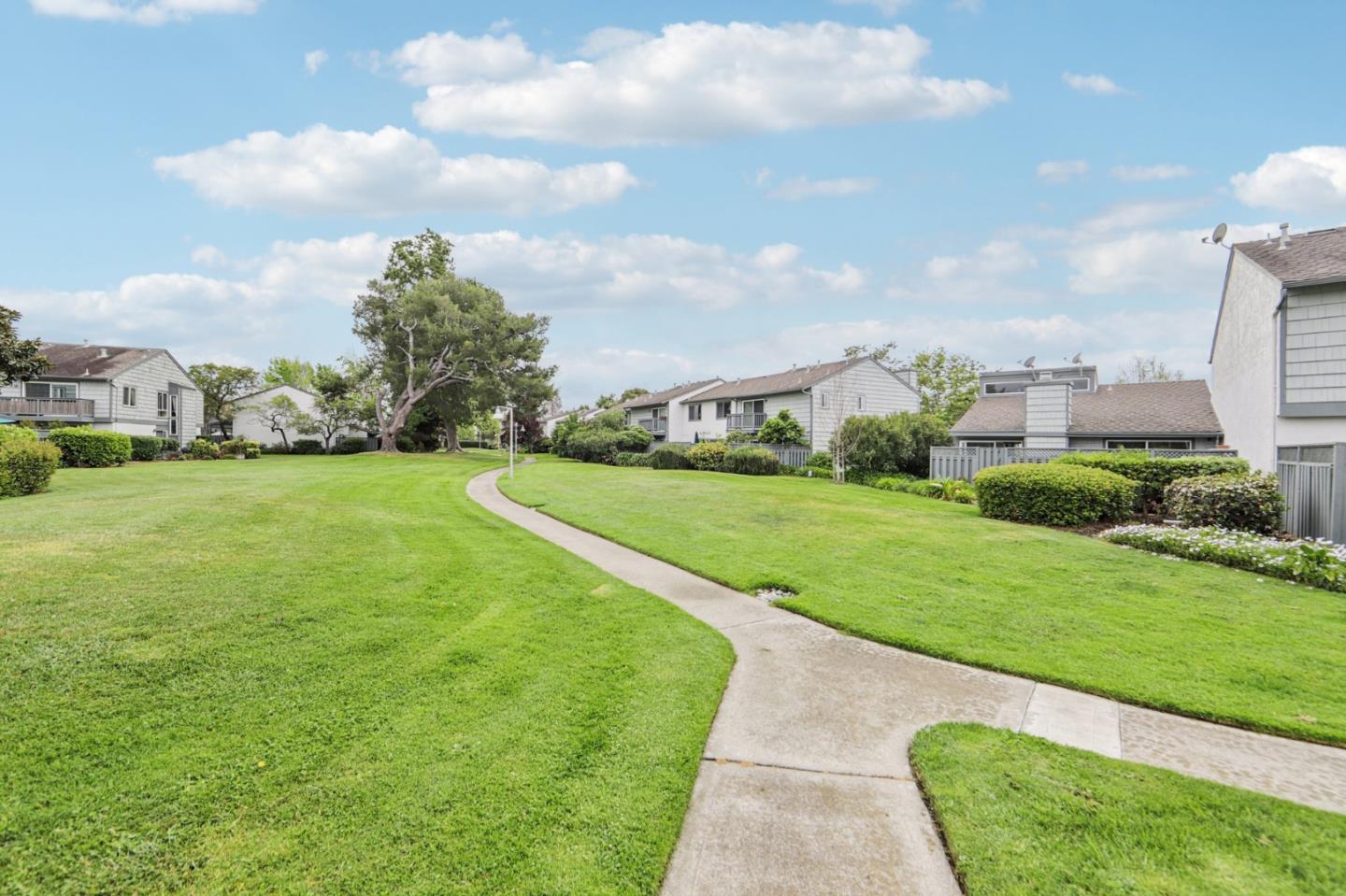 Detail Gallery Image 27 of 32 For 854 Erickson Ln, Foster City,  CA 94404 - 3 Beds | 2/1 Baths