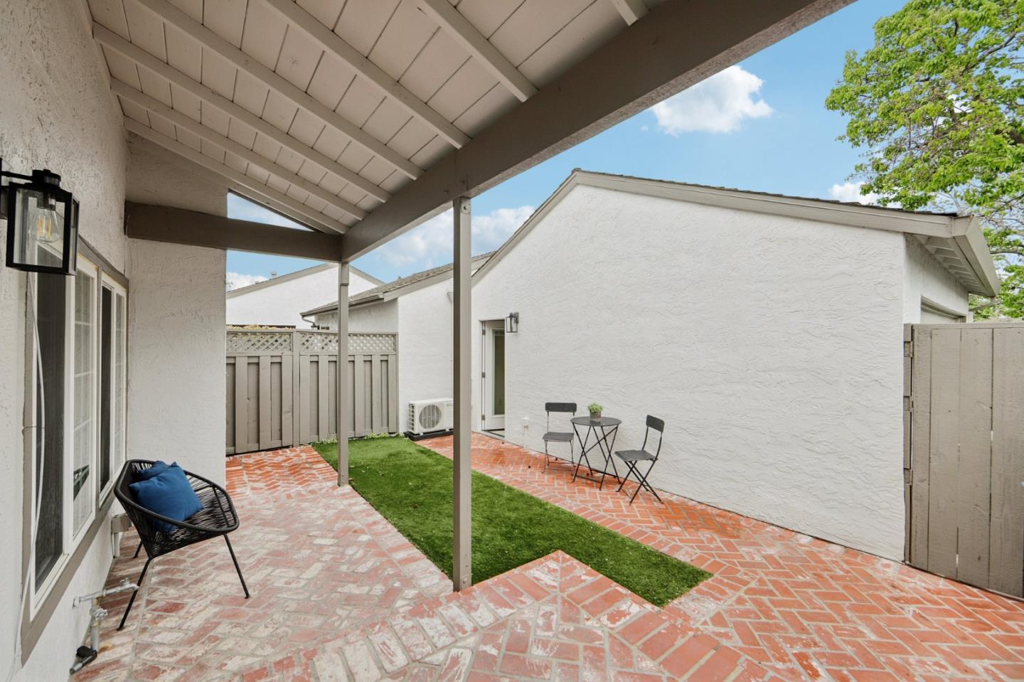 Detail Gallery Image 4 of 32 For 854 Erickson Ln, Foster City,  CA 94404 - 3 Beds | 2/1 Baths