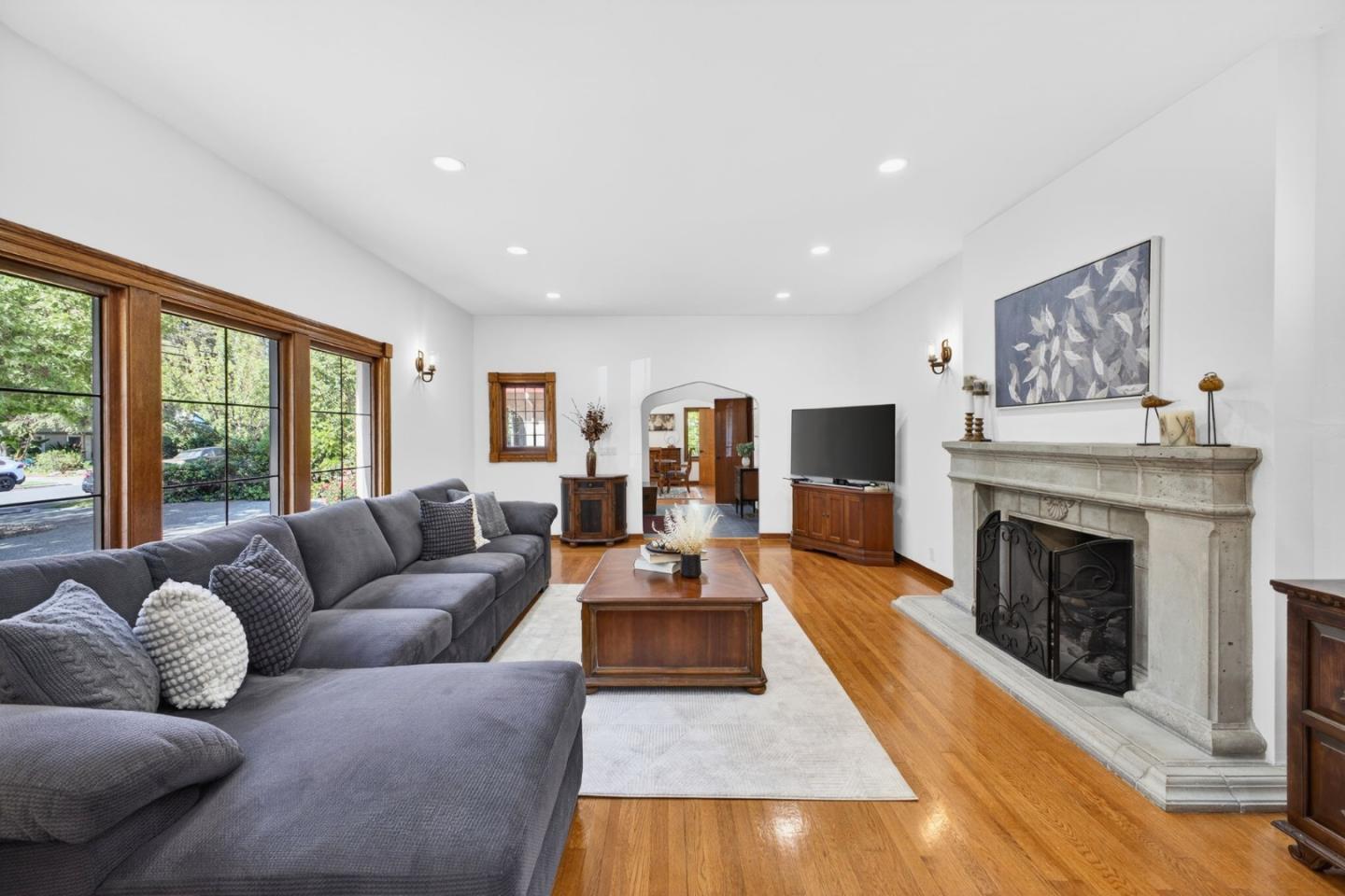 Detail Gallery Image 10 of 57 For 1270 Mckendrie St, San Jose,  CA 95126 - 4 Beds | 2/1 Baths