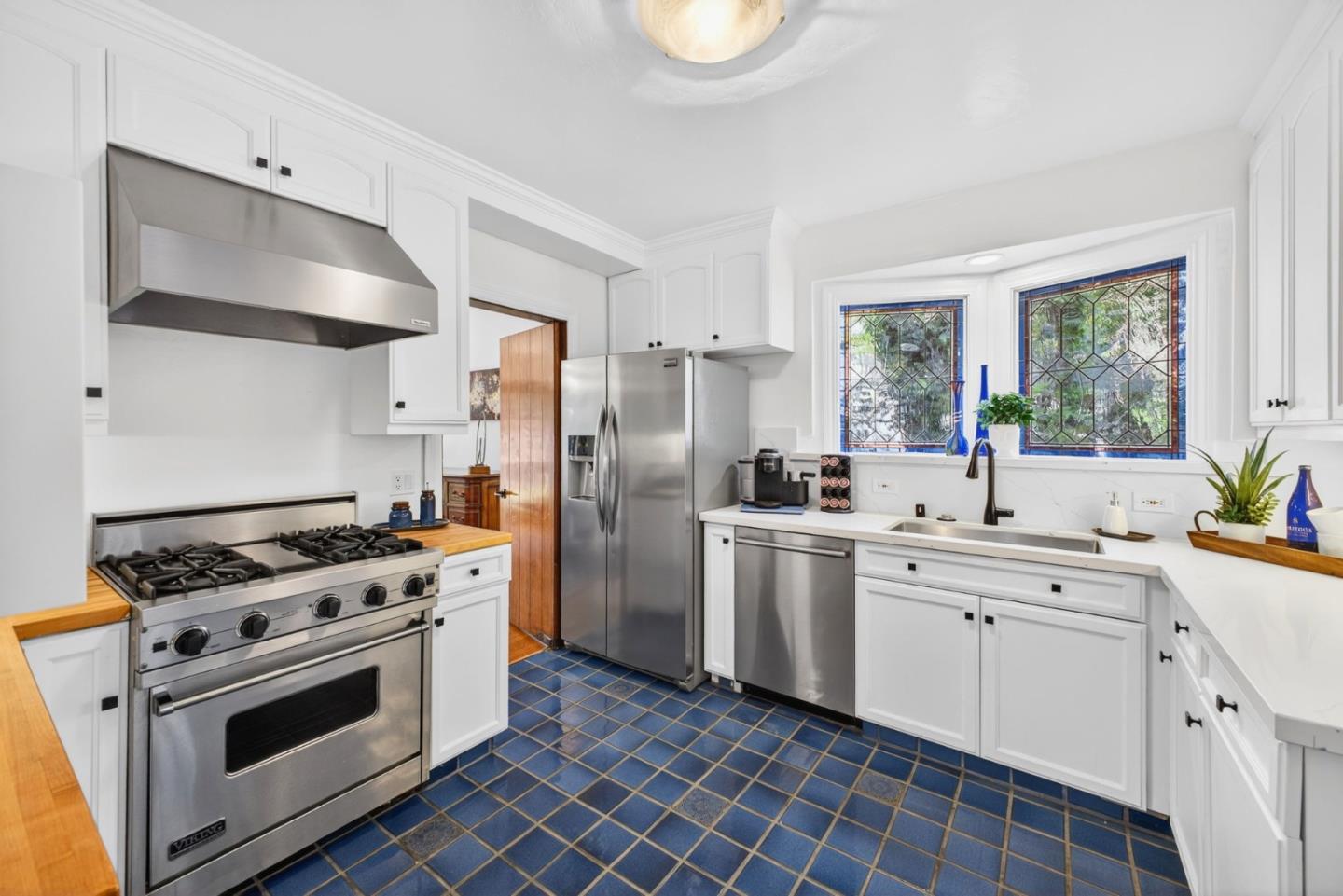 Detail Gallery Image 13 of 57 For 1270 Mckendrie St, San Jose,  CA 95126 - 4 Beds | 2/1 Baths