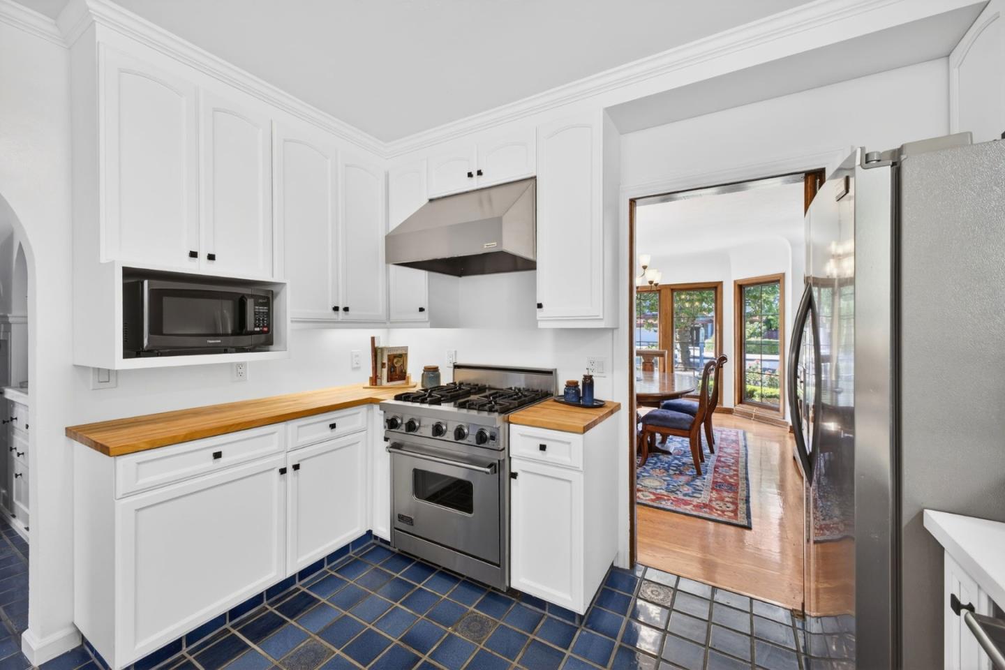 Detail Gallery Image 14 of 57 For 1270 Mckendrie St, San Jose,  CA 95126 - 4 Beds | 2/1 Baths