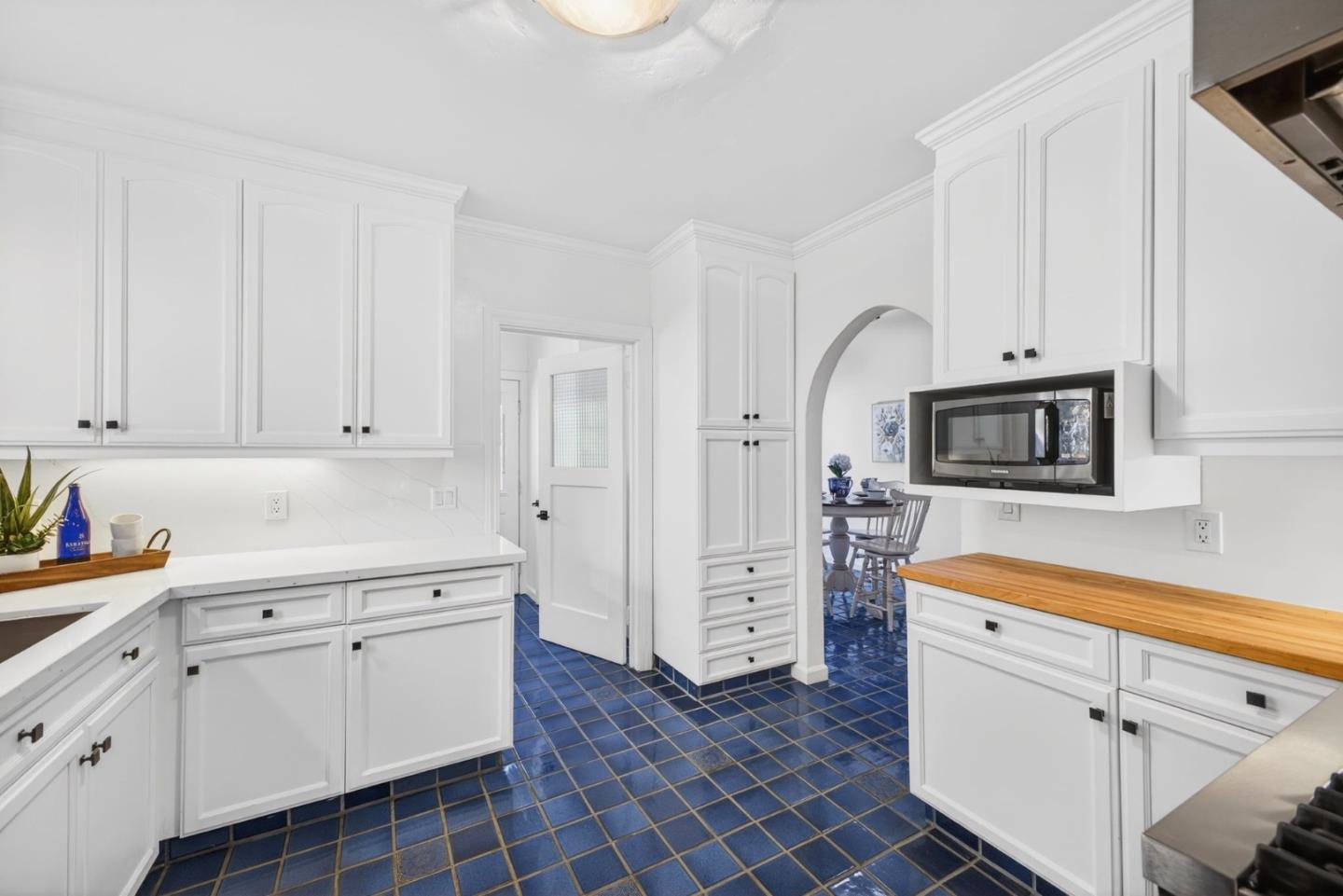 Detail Gallery Image 16 of 57 For 1270 Mckendrie St, San Jose,  CA 95126 - 4 Beds | 2/1 Baths