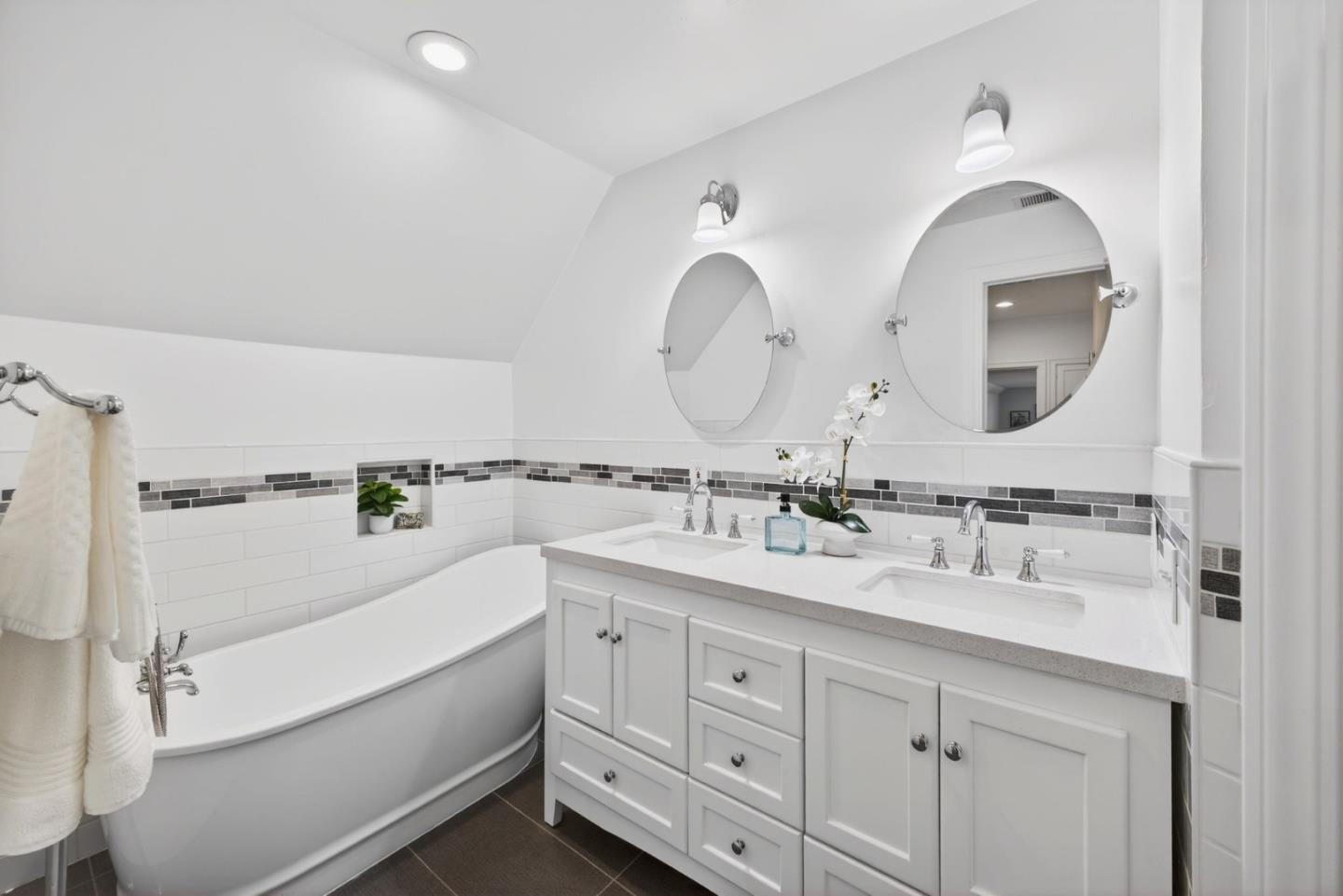 Detail Gallery Image 34 of 57 For 1270 Mckendrie St, San Jose,  CA 95126 - 4 Beds | 2/1 Baths