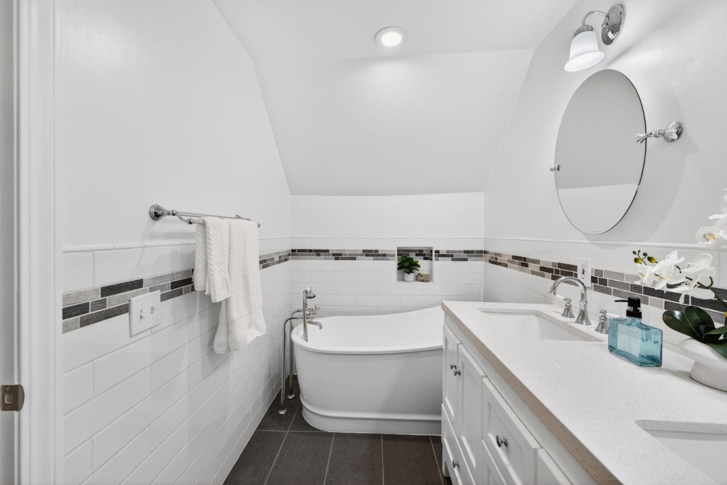 Detail Gallery Image 35 of 57 For 1270 Mckendrie St, San Jose,  CA 95126 - 4 Beds | 2/1 Baths