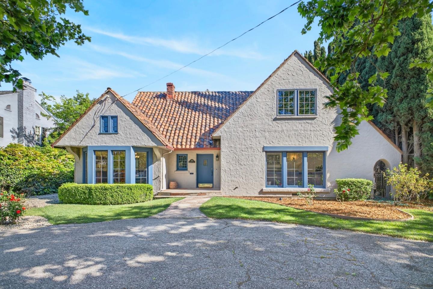 Detail Gallery Image 4 of 57 For 1270 Mckendrie St, San Jose,  CA 95126 - 4 Beds | 2/1 Baths