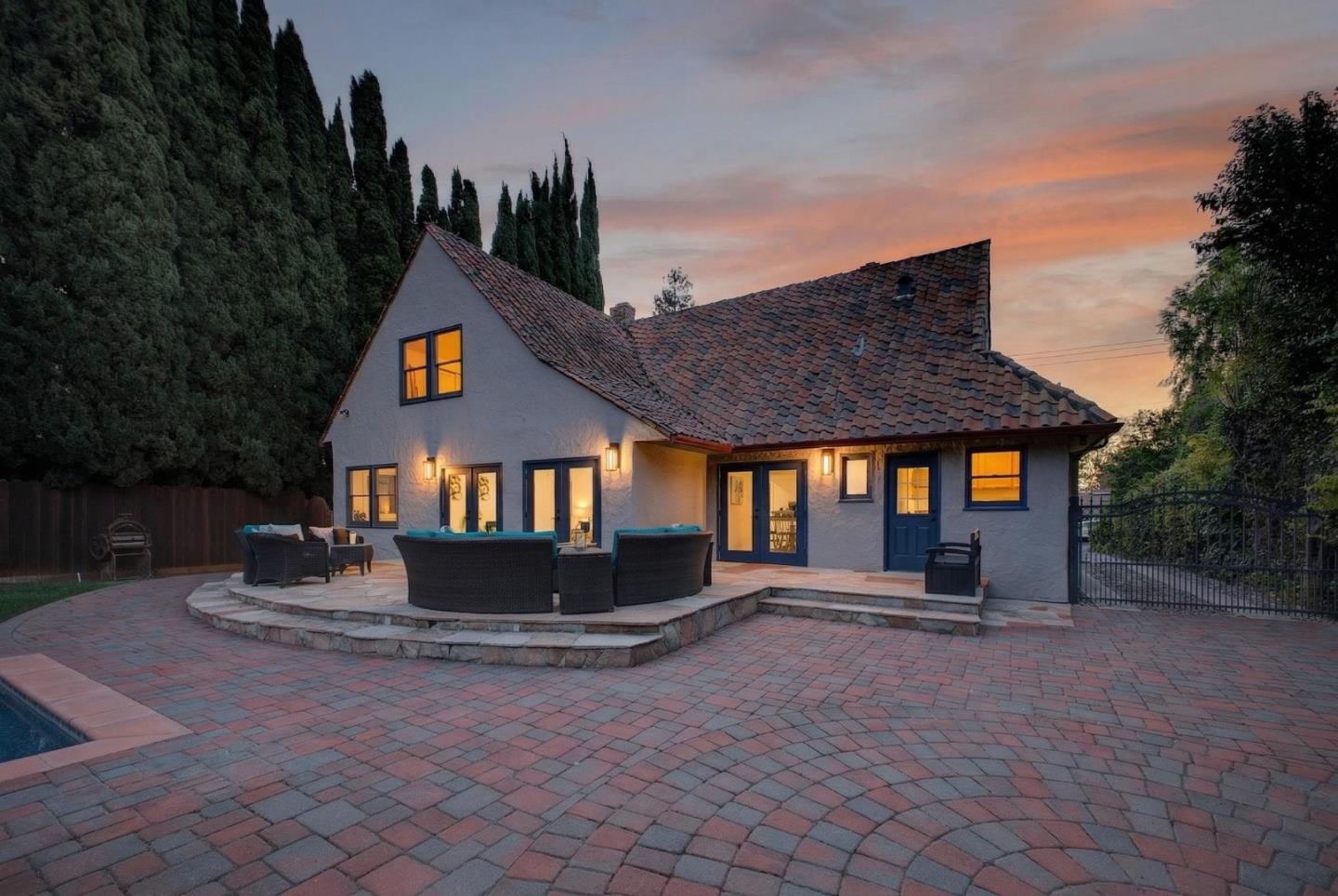 Detail Gallery Image 43 of 57 For 1270 Mckendrie St, San Jose,  CA 95126 - 4 Beds | 2/1 Baths