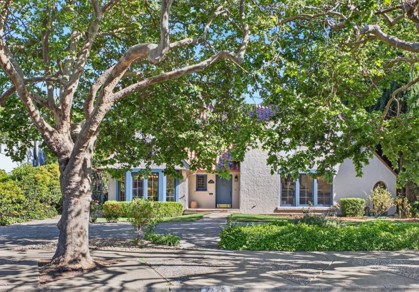 Detail Gallery Image 5 of 57 For 1270 Mckendrie St, San Jose,  CA 95126 - 4 Beds | 2/1 Baths