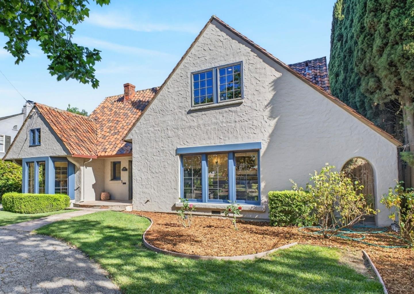 Detail Gallery Image 6 of 57 For 1270 Mckendrie St, San Jose,  CA 95126 - 4 Beds | 2/1 Baths