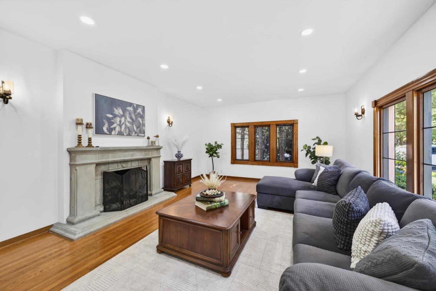 Detail Gallery Image 8 of 57 For 1270 Mckendrie St, San Jose,  CA 95126 - 4 Beds | 2/1 Baths