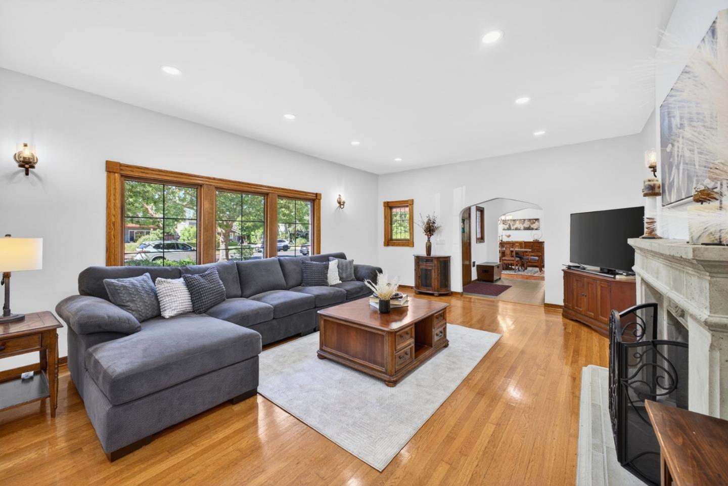 Detail Gallery Image 9 of 57 For 1270 Mckendrie St, San Jose,  CA 95126 - 4 Beds | 2/1 Baths