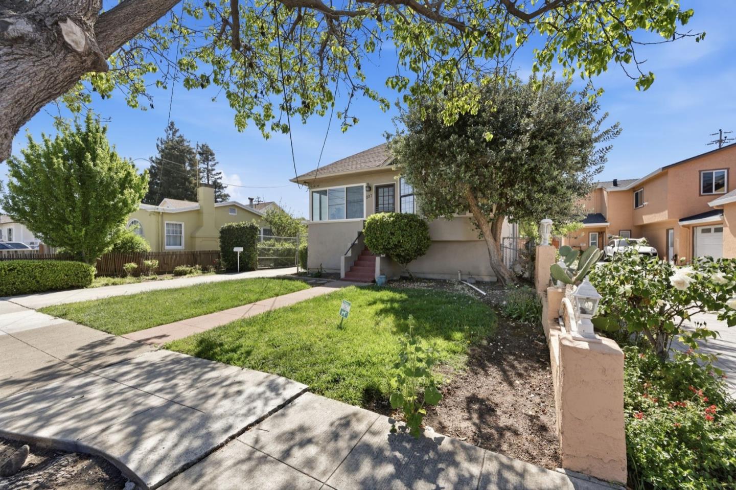 Detail Gallery Image 3 of 37 For 337 N Eldorado St, San Mateo,  CA 94401 - 4 Beds | 2 Baths