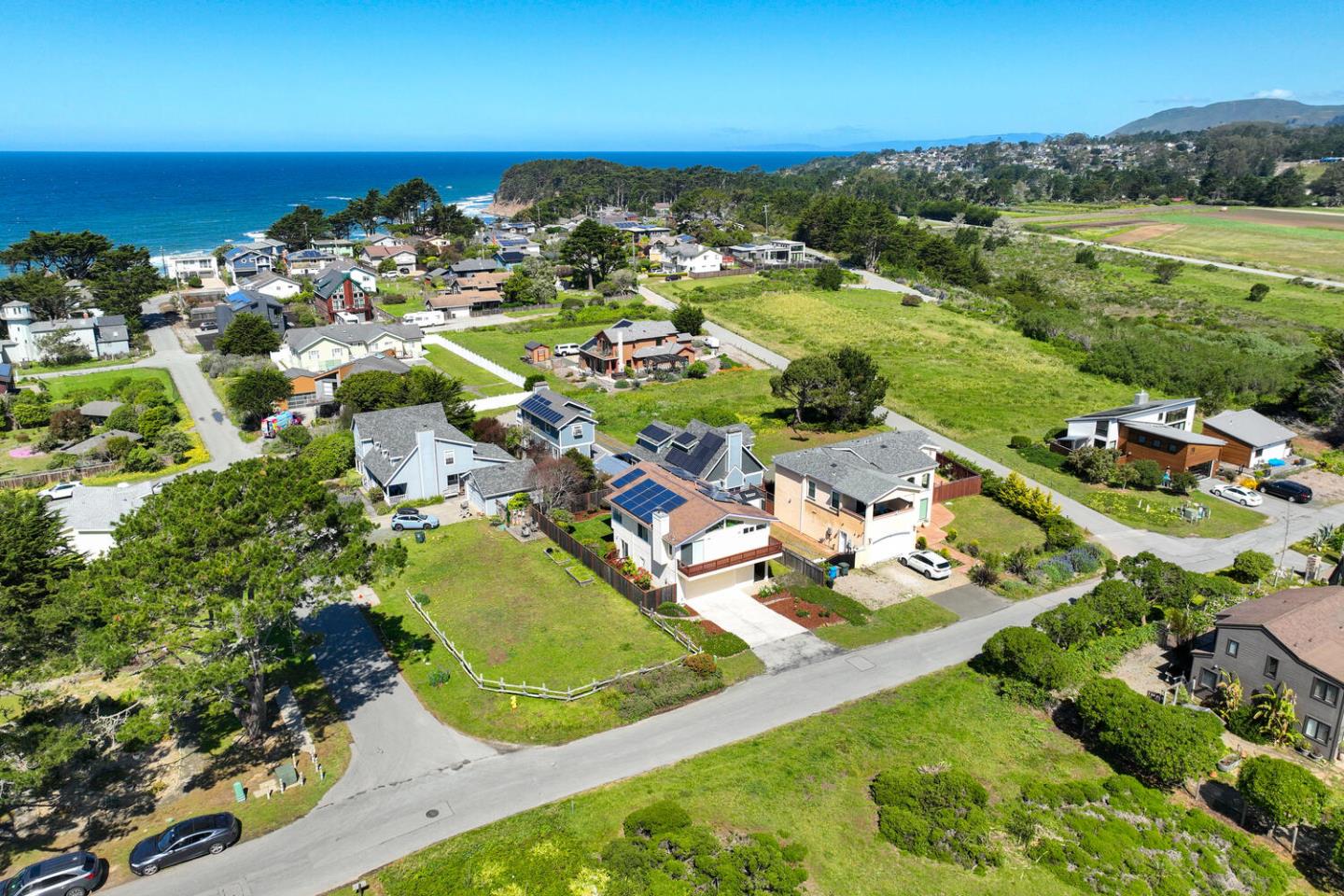 Detail Gallery Image 44 of 54 For 121 Bernal Ave, Moss Beach,  CA 94038 - 3 Beds | 2/1 Baths