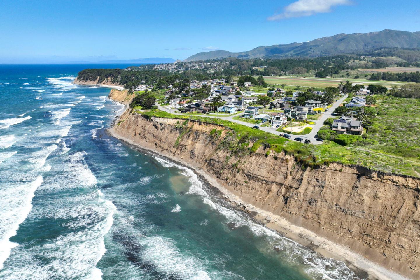 Detail Gallery Image 47 of 54 For 121 Bernal Ave, Moss Beach,  CA 94038 - 3 Beds | 2/1 Baths