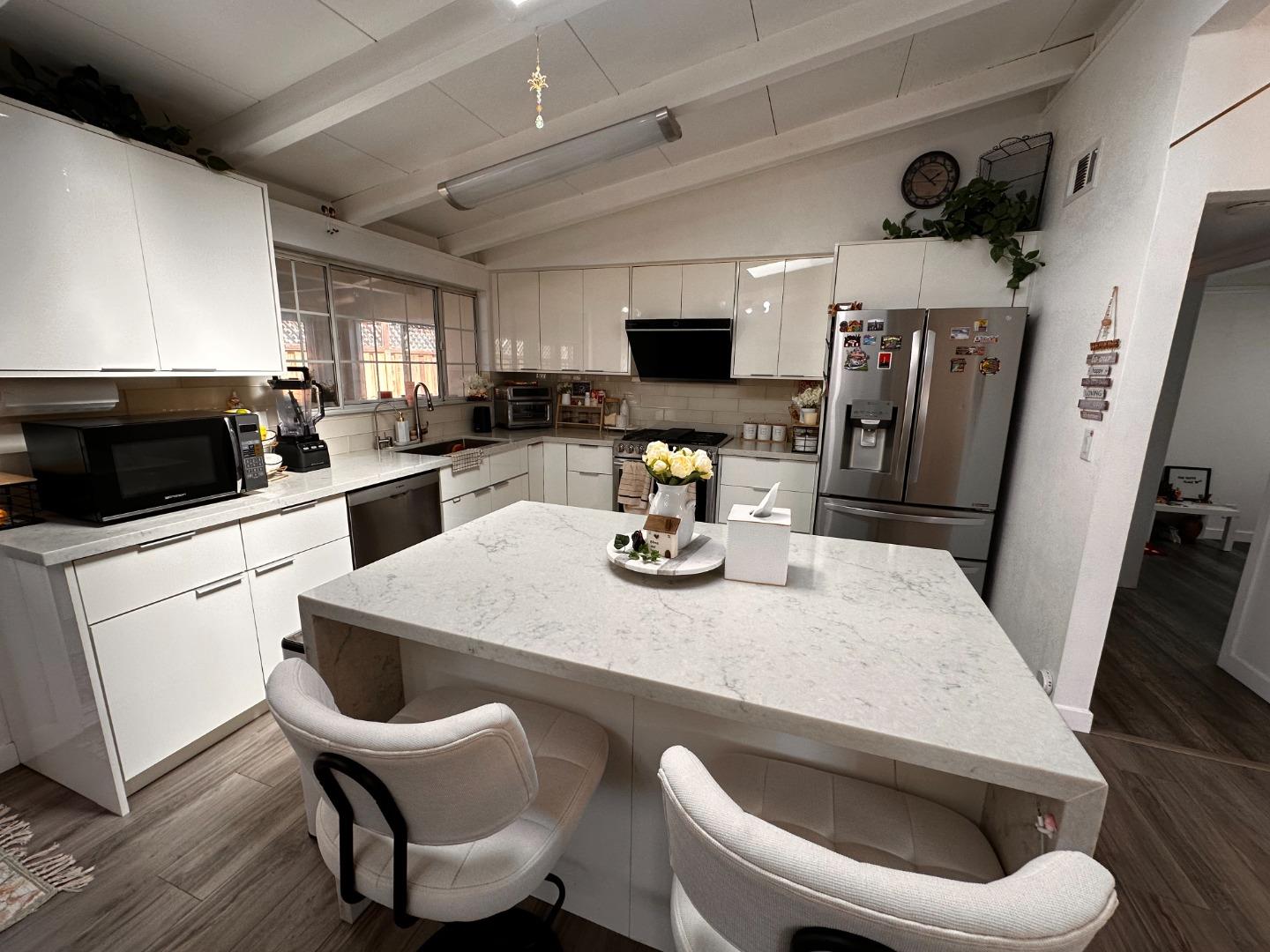 Detail Gallery Image 13 of 63 For 1130 Breezewood Ct, Sunnyvale,  CA 94089 - 4 Beds | 3 Baths