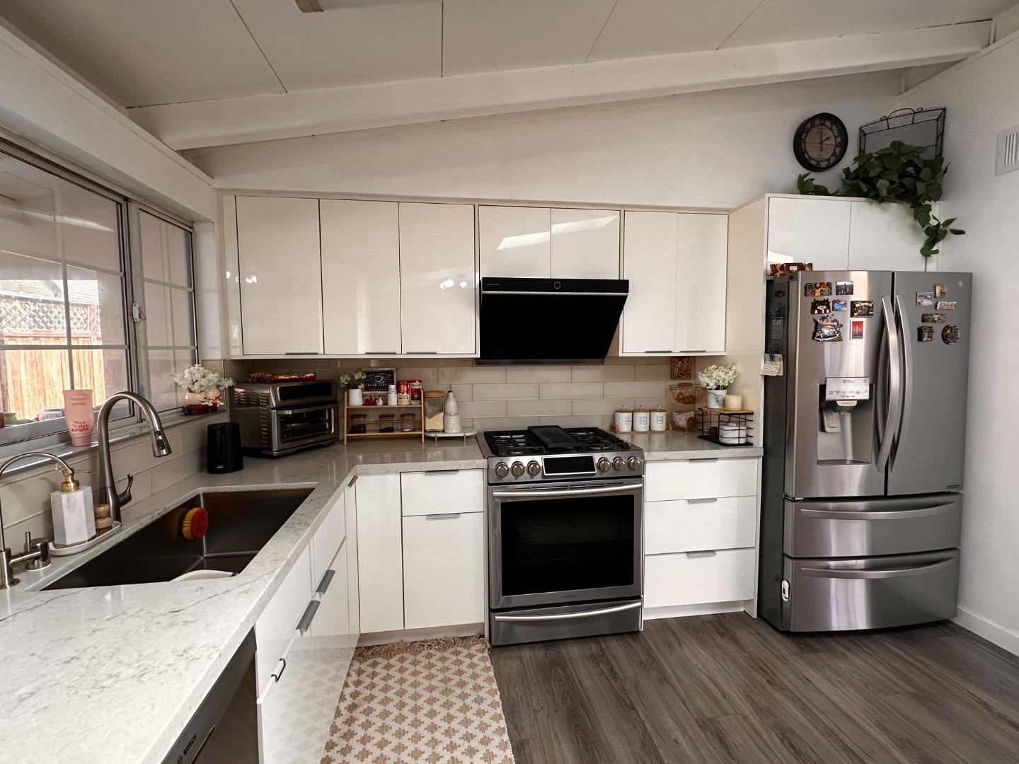 Detail Gallery Image 15 of 63 For 1130 Breezewood Ct, Sunnyvale,  CA 94089 - 4 Beds | 3 Baths