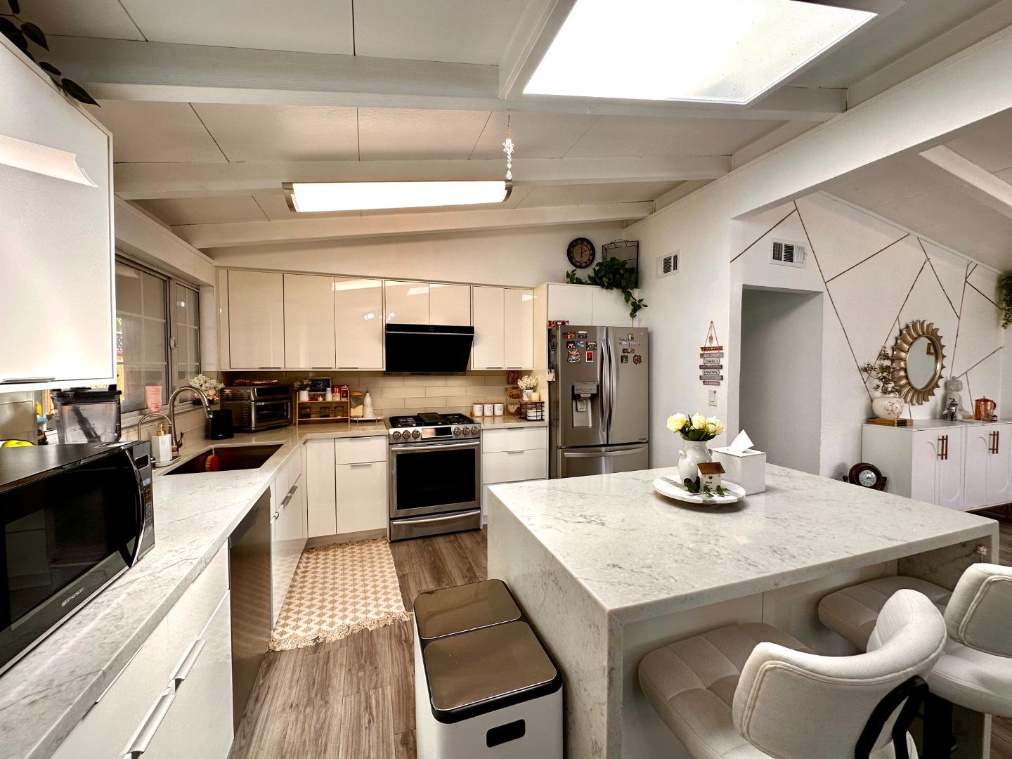 Detail Gallery Image 16 of 63 For 1130 Breezewood Ct, Sunnyvale,  CA 94089 - 4 Beds | 3 Baths