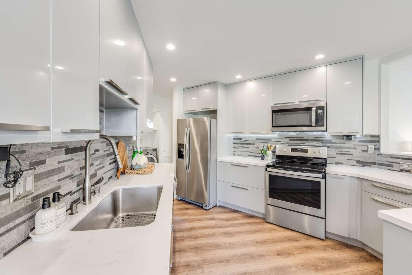 Detail Gallery Image 13 of 40 For 540 Shorebird Cir #21106,  Redwood City,  CA 94065 - 2 Beds | 2 Baths