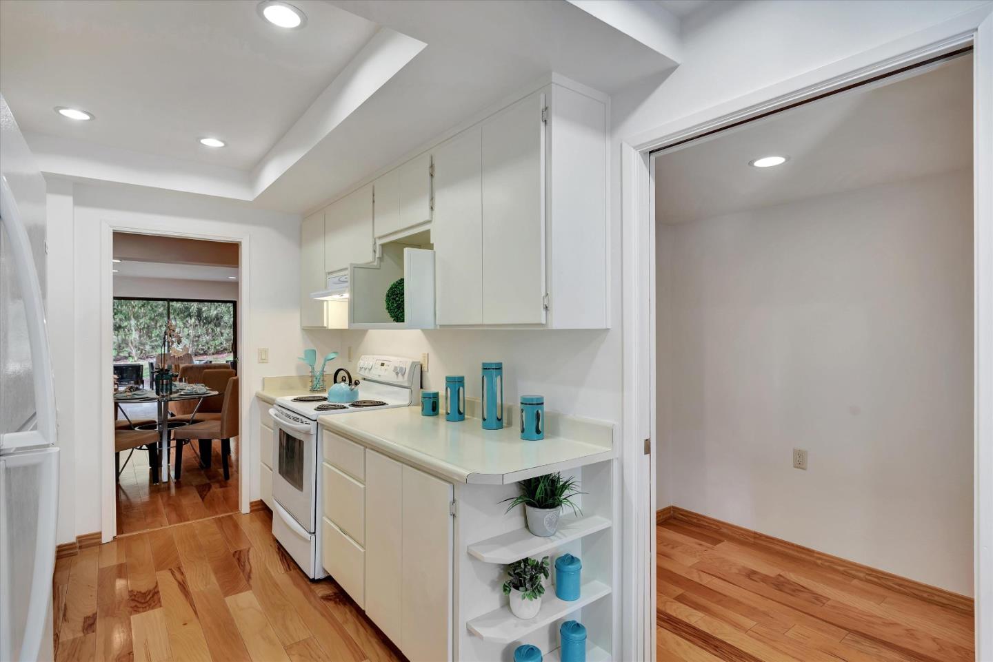 Detail Gallery Image 5 of 38 For 5302 Cribari Hts, San Jose,  CA 95135 - 2 Beds | 2 Baths