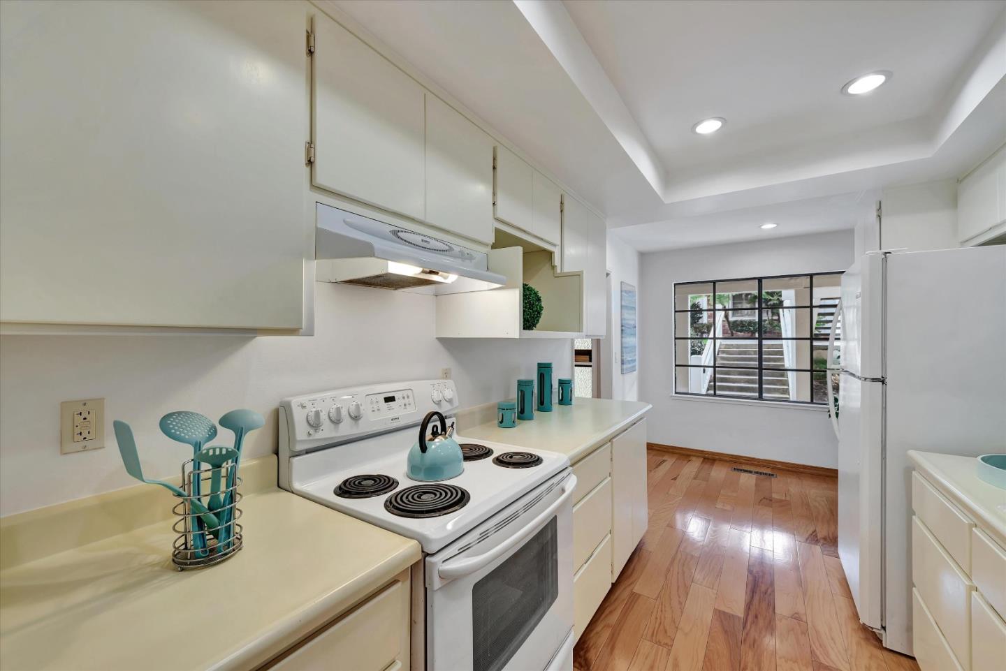 Detail Gallery Image 6 of 38 For 5302 Cribari Hts, San Jose,  CA 95135 - 2 Beds | 2 Baths