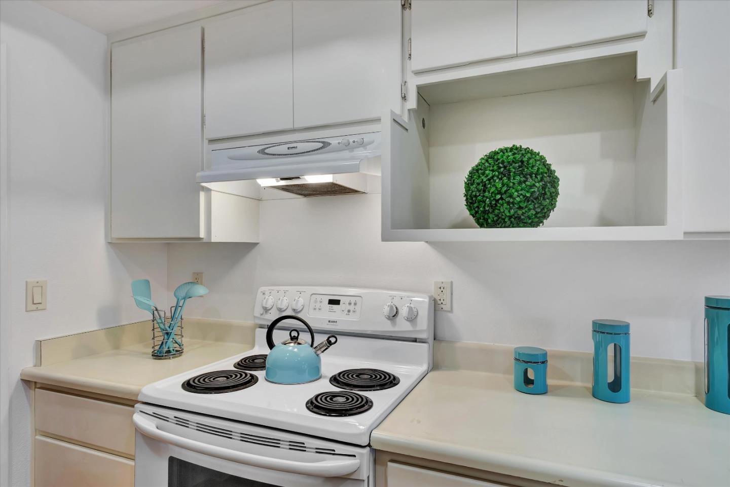 Detail Gallery Image 7 of 38 For 5302 Cribari Hts, San Jose,  CA 95135 - 2 Beds | 2 Baths