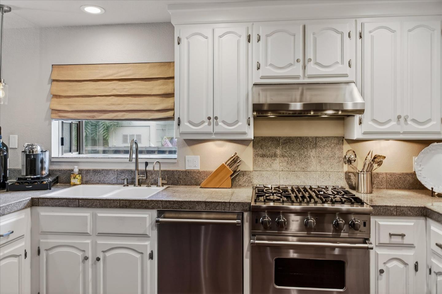 Detail Gallery Image 10 of 30 For 918 University Ave, San Jose,  CA 95126 - 4 Beds | 2 Baths