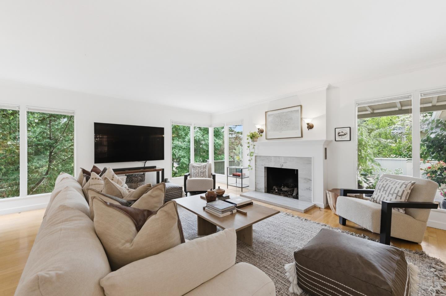 Detail Gallery Image 10 of 52 For 1700 Pine Knoll Dr, Belmont,  CA 94002 - 4 Beds | 4 Baths