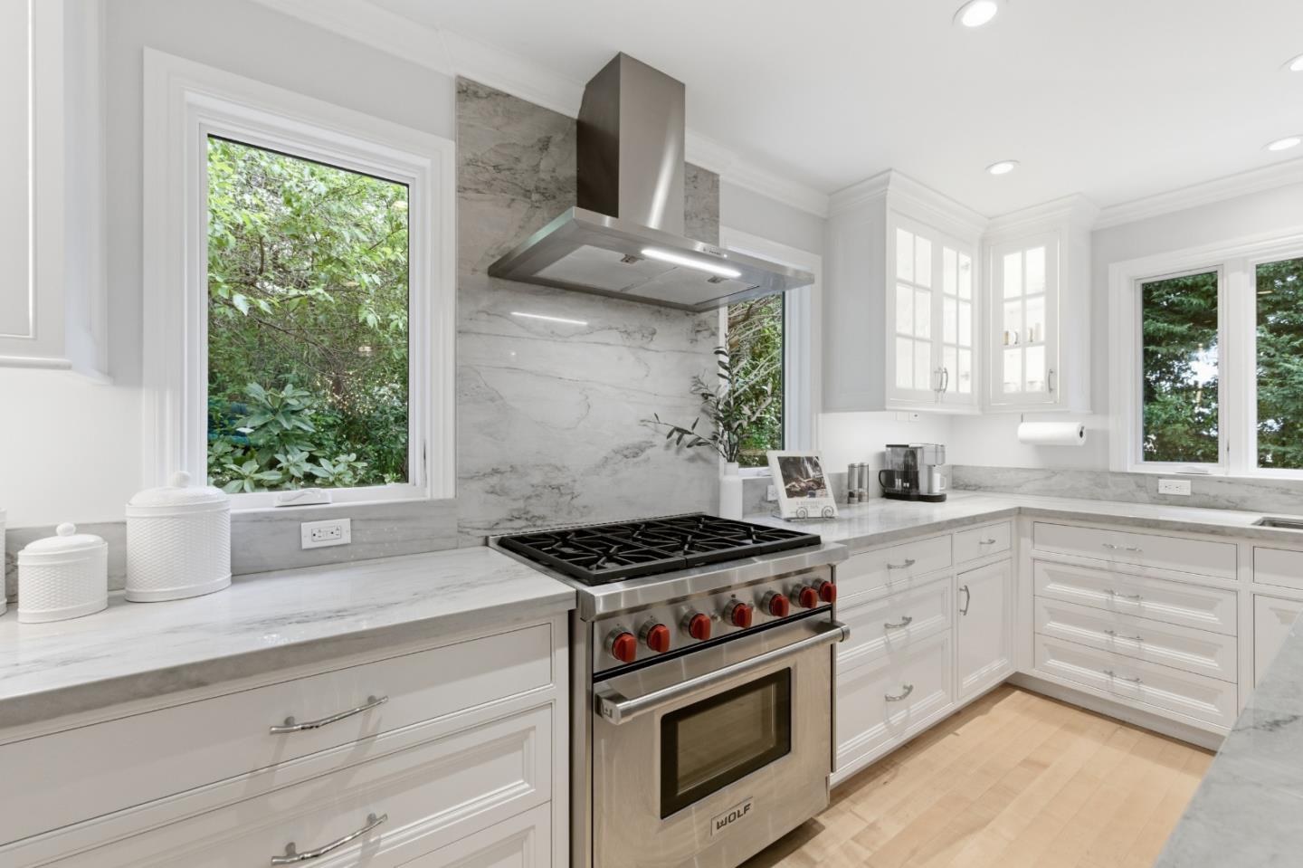 Detail Gallery Image 15 of 52 For 1700 Pine Knoll Dr, Belmont,  CA 94002 - 4 Beds | 4 Baths