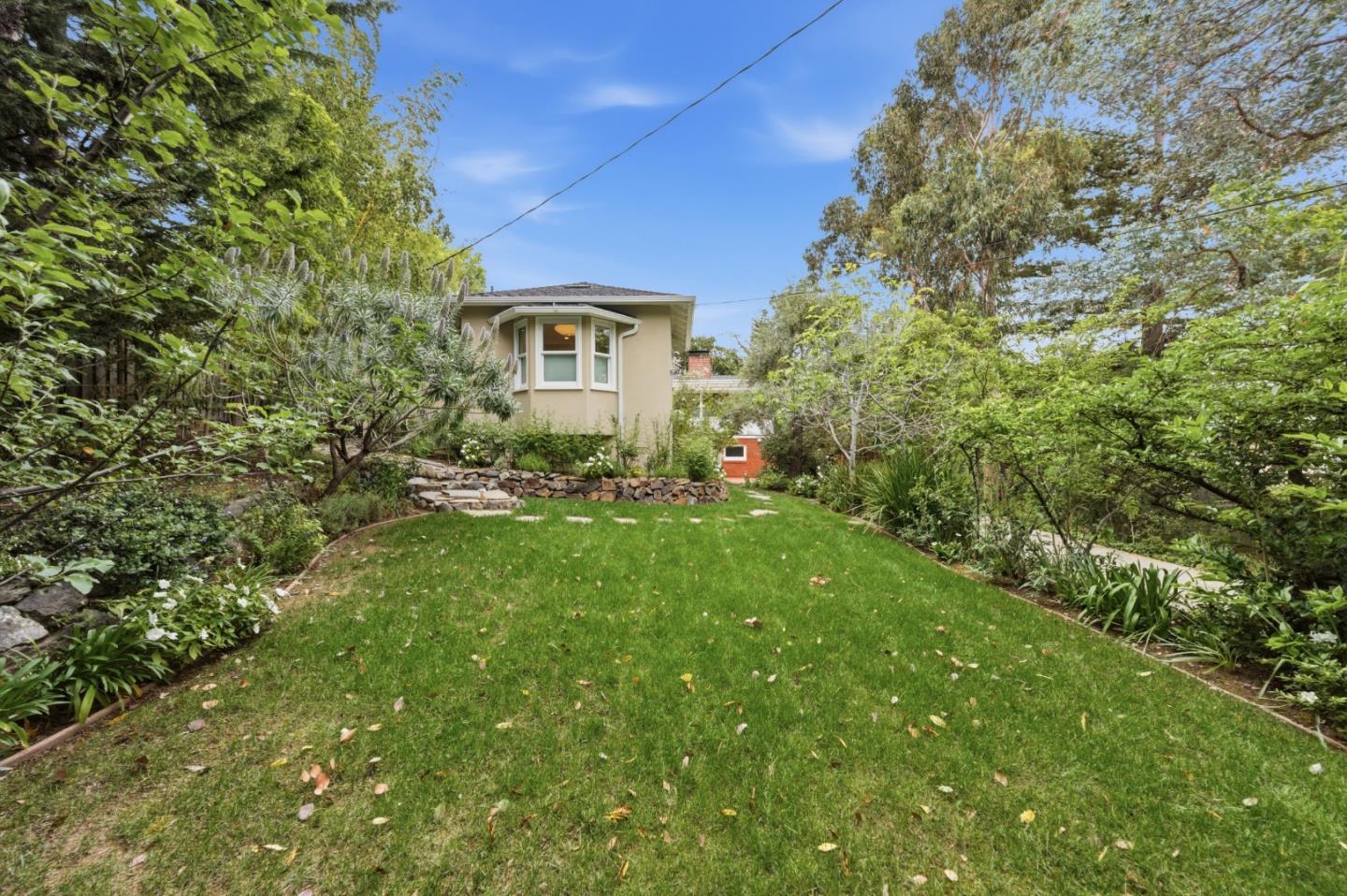 Detail Gallery Image 2 of 52 For 1700 Pine Knoll Dr, Belmont,  CA 94002 - 4 Beds | 4 Baths