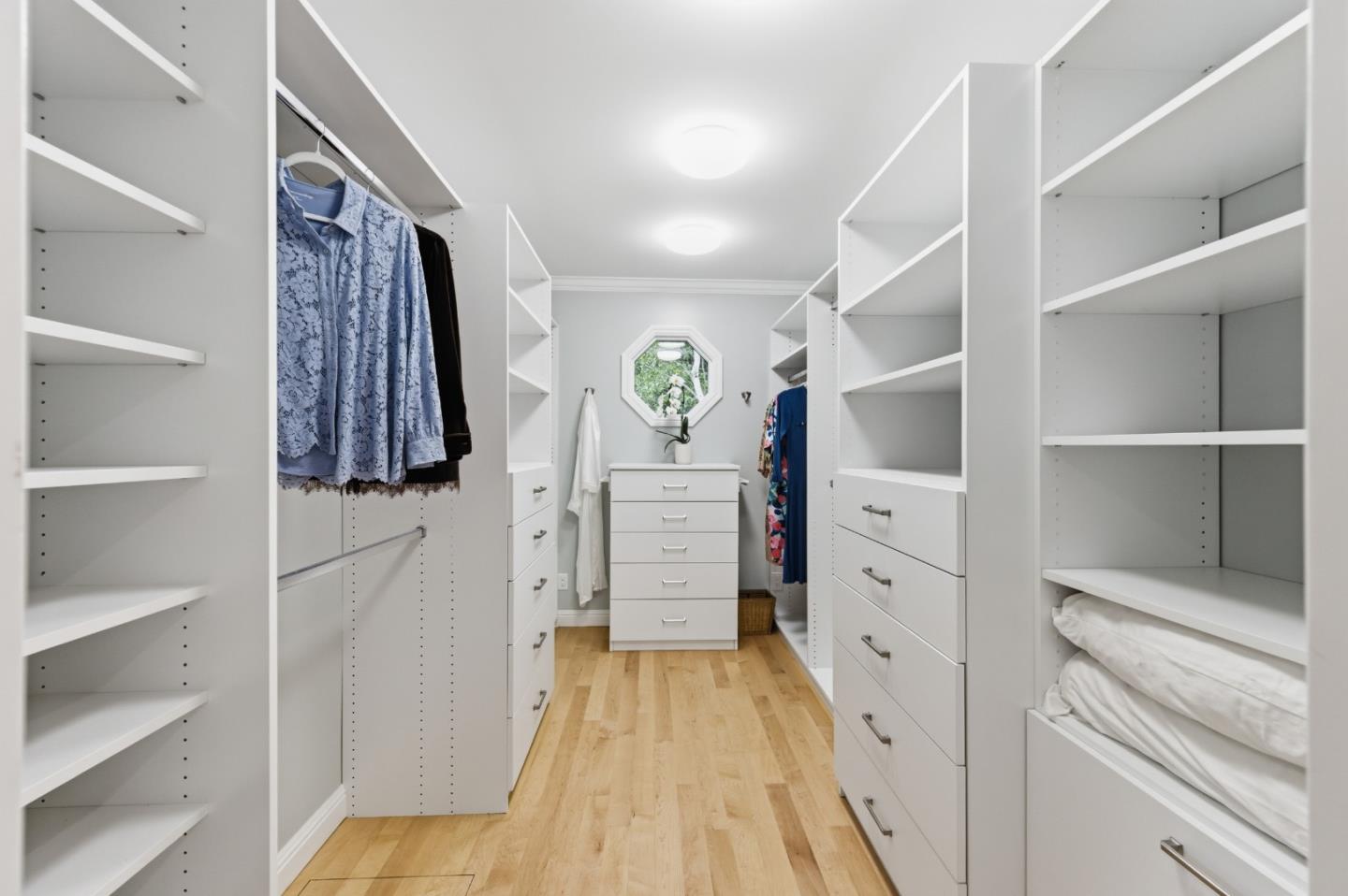 Detail Gallery Image 24 of 52 For 1700 Pine Knoll Dr, Belmont,  CA 94002 - 4 Beds | 4 Baths