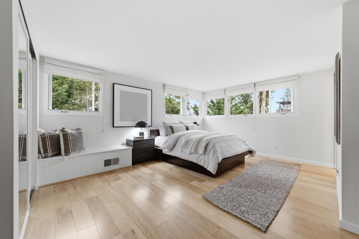 Detail Gallery Image 28 of 52 For 1700 Pine Knoll Dr, Belmont,  CA 94002 - 4 Beds | 4 Baths