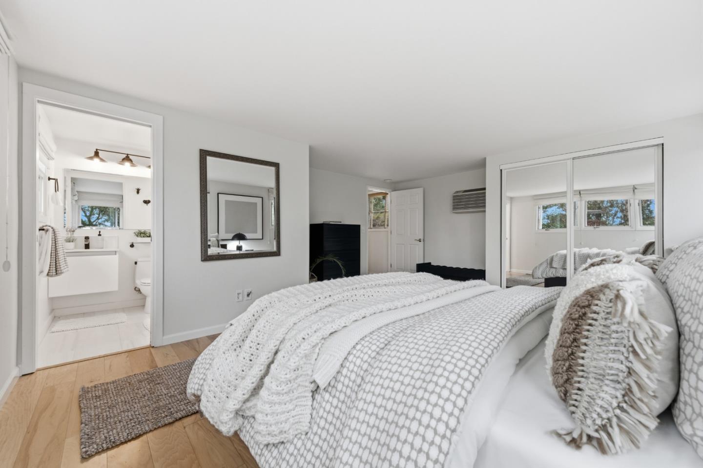 Detail Gallery Image 29 of 52 For 1700 Pine Knoll Dr, Belmont,  CA 94002 - 4 Beds | 4 Baths