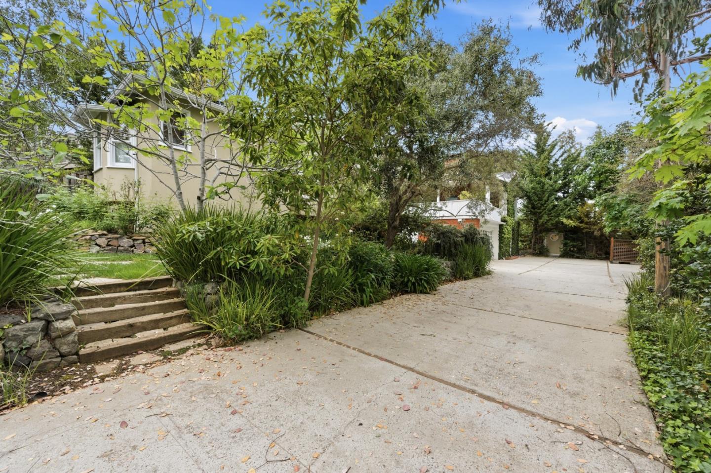 Detail Gallery Image 3 of 52 For 1700 Pine Knoll Dr, Belmont,  CA 94002 - 4 Beds | 4 Baths