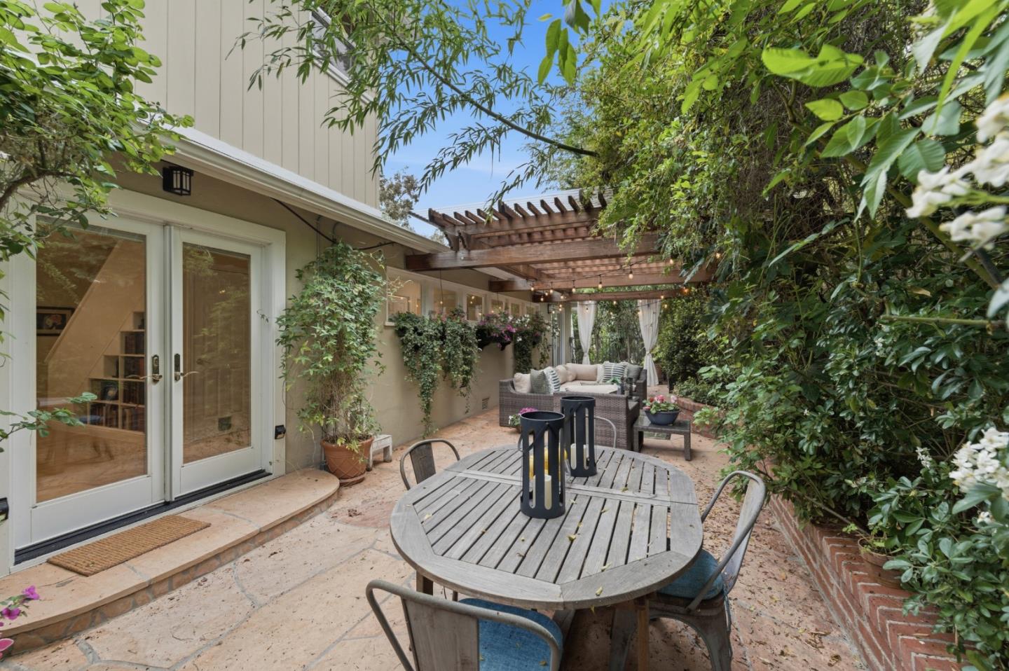 Detail Gallery Image 31 of 52 For 1700 Pine Knoll Dr, Belmont,  CA 94002 - 4 Beds | 4 Baths