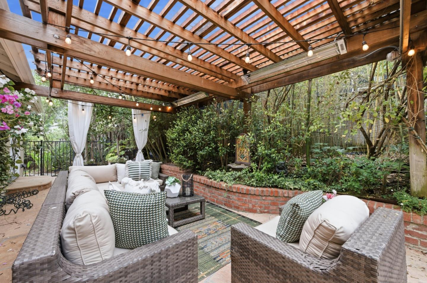 Detail Gallery Image 32 of 52 For 1700 Pine Knoll Dr, Belmont,  CA 94002 - 4 Beds | 4 Baths