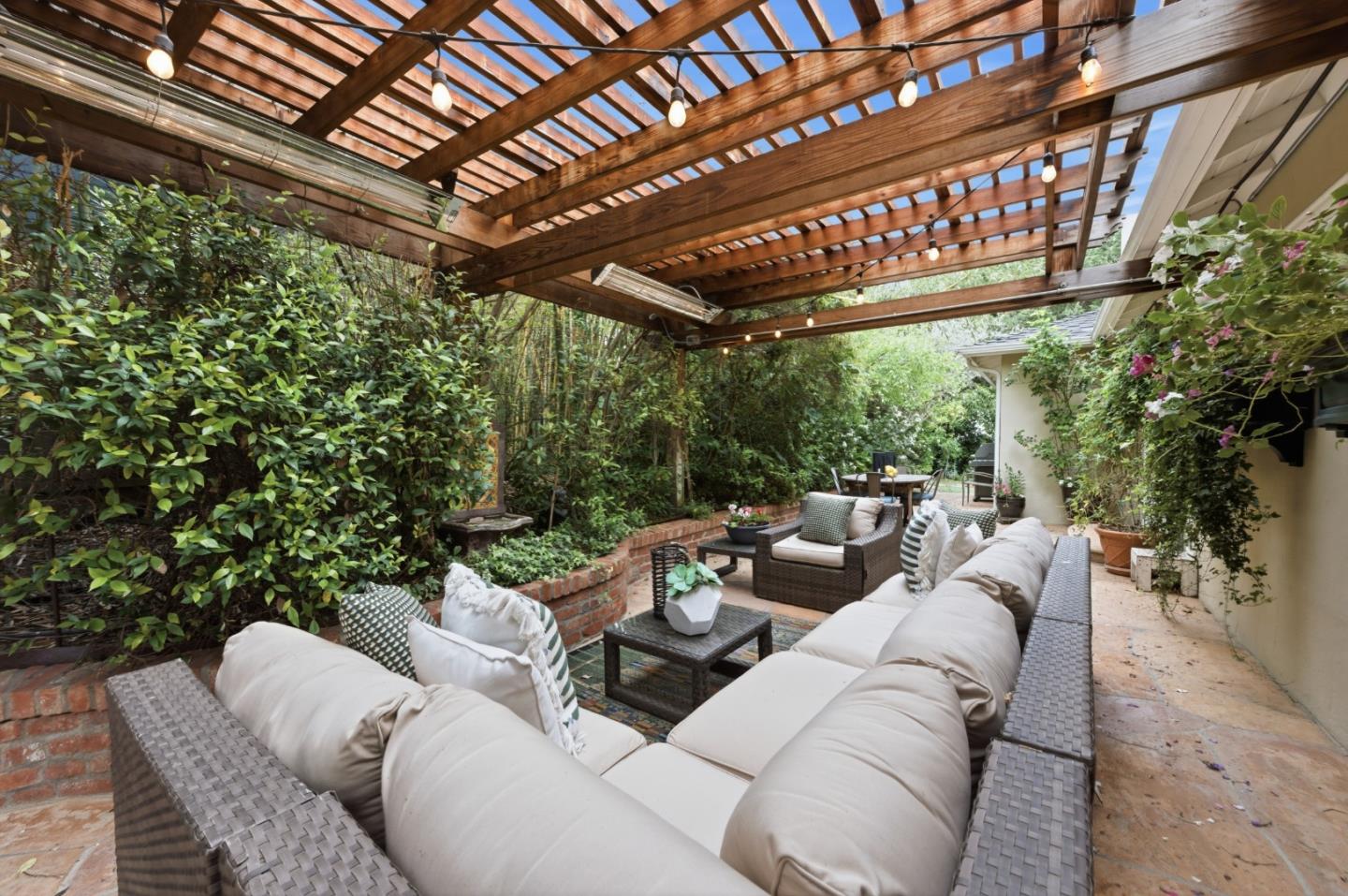 Detail Gallery Image 33 of 52 For 1700 Pine Knoll Dr, Belmont,  CA 94002 - 4 Beds | 4 Baths