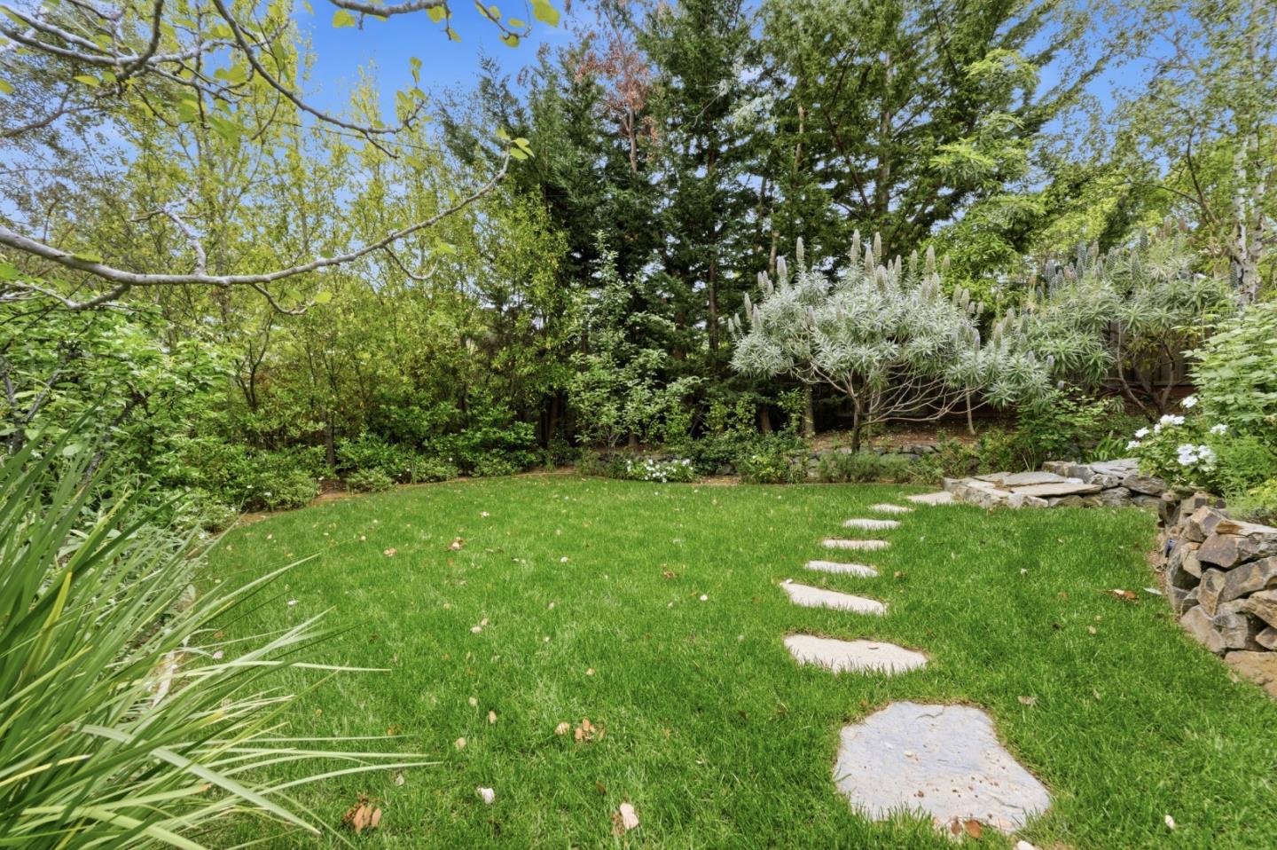 Detail Gallery Image 34 of 52 For 1700 Pine Knoll Dr, Belmont,  CA 94002 - 4 Beds | 4 Baths