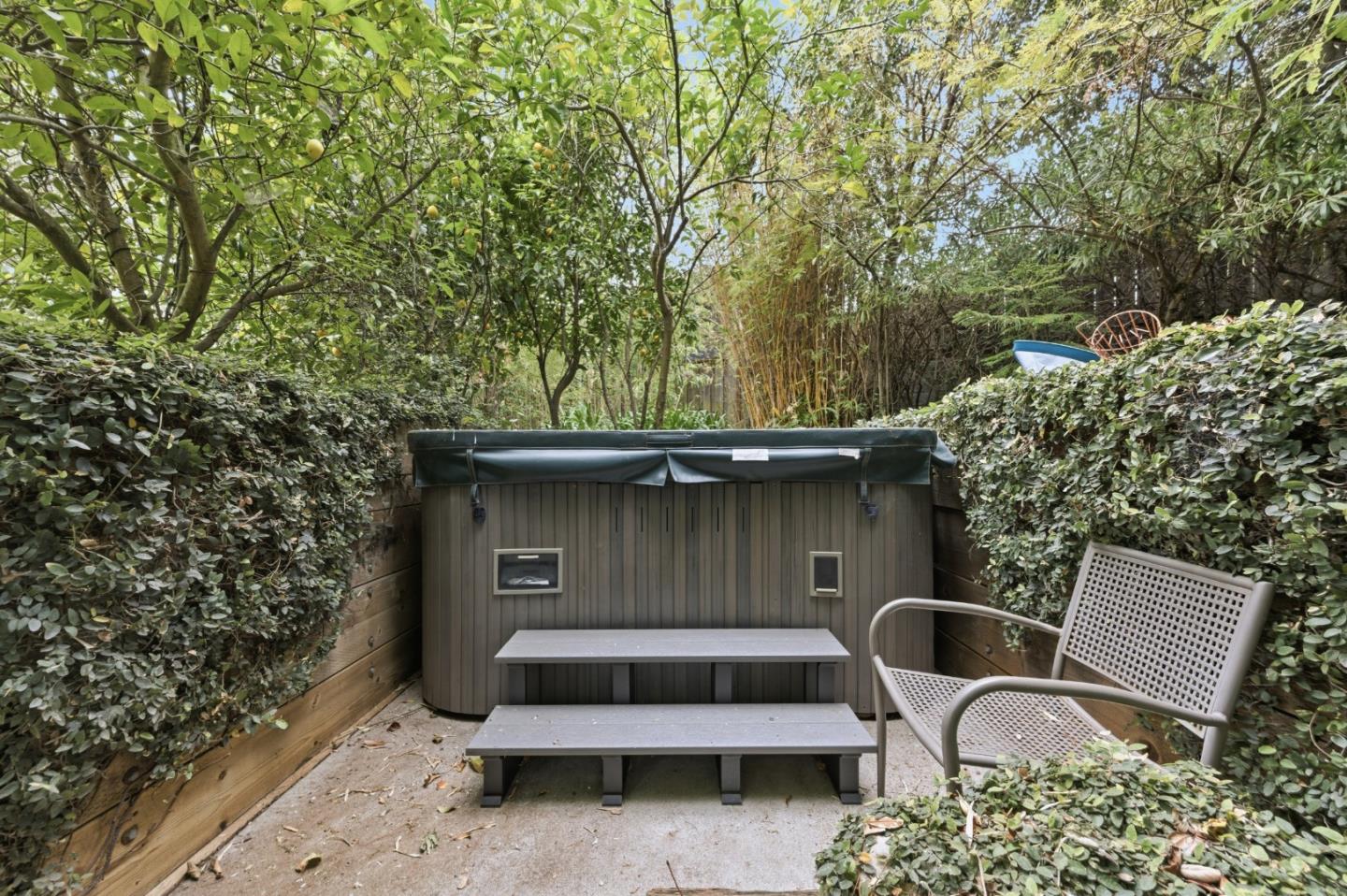 Detail Gallery Image 35 of 52 For 1700 Pine Knoll Dr, Belmont,  CA 94002 - 4 Beds | 4 Baths