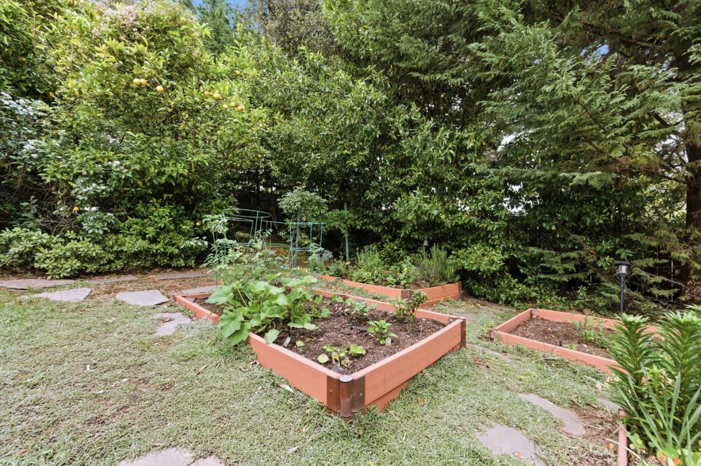 Detail Gallery Image 36 of 52 For 1700 Pine Knoll Dr, Belmont,  CA 94002 - 4 Beds | 4 Baths