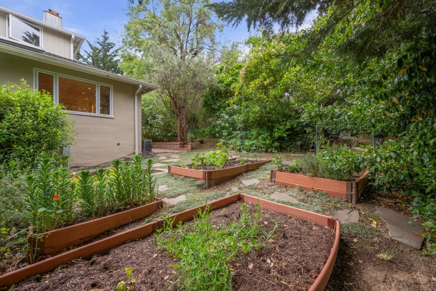 Detail Gallery Image 37 of 52 For 1700 Pine Knoll Dr, Belmont,  CA 94002 - 4 Beds | 4 Baths