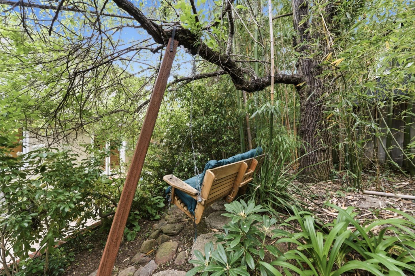 Detail Gallery Image 38 of 52 For 1700 Pine Knoll Dr, Belmont,  CA 94002 - 4 Beds | 4 Baths