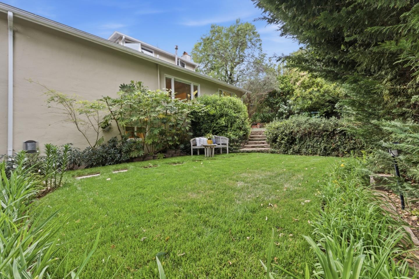 Detail Gallery Image 39 of 52 For 1700 Pine Knoll Dr, Belmont,  CA 94002 - 4 Beds | 4 Baths